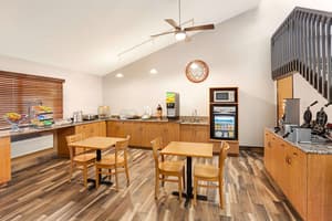 thumbnail: Breakfast area