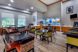 thumbnail: Breakfast area