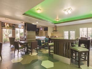thumbnail: Breakfast area