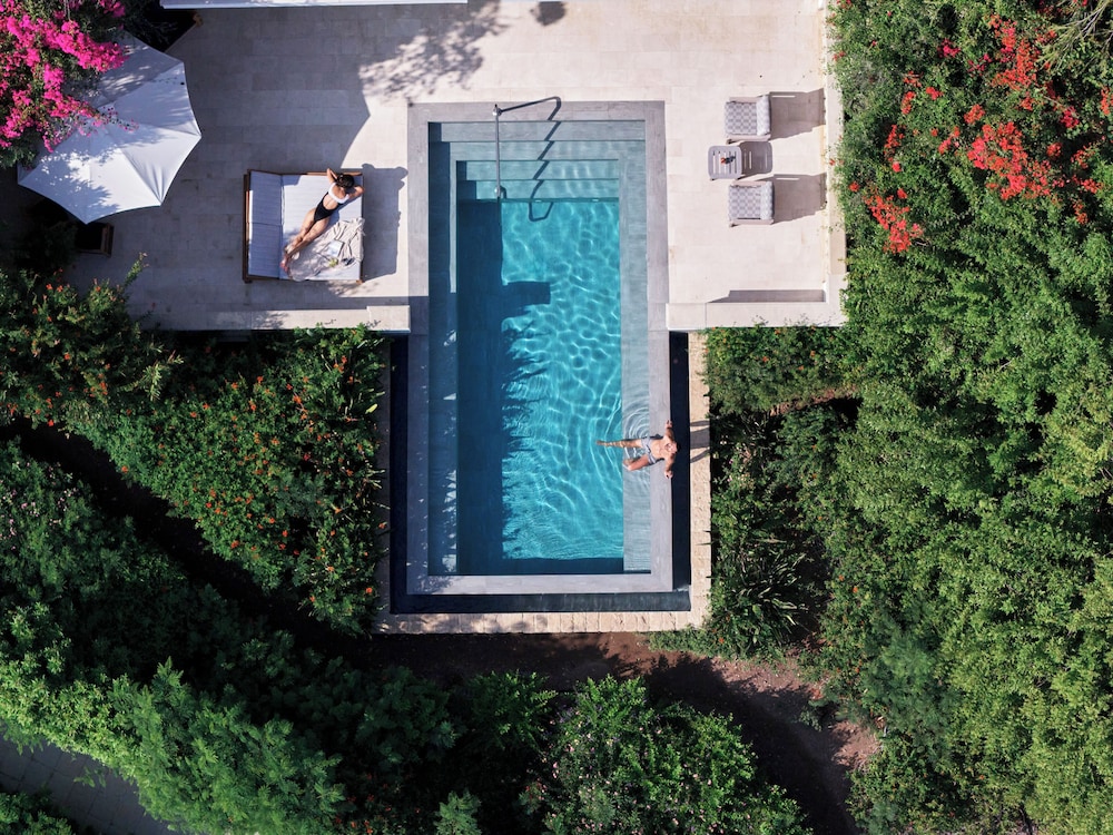 Private pool