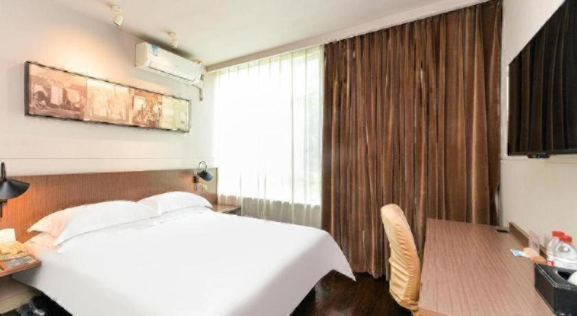 900367752.jpg