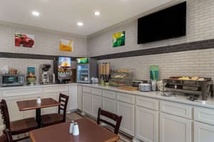 thumbnail: Breakfast area