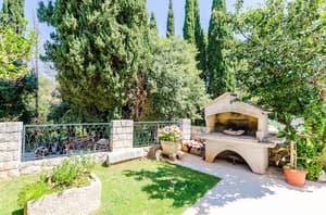 thumbnail: BBQ/picnic area