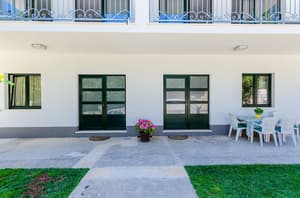 thumbnail: Exterior
