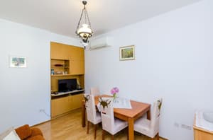 thumbnail: In-room dining