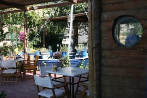 thumbnail: Outdoor dining