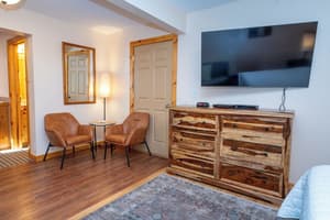 thumbnail: Interior entrance