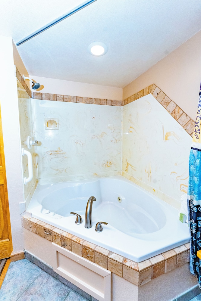 Jetted tub