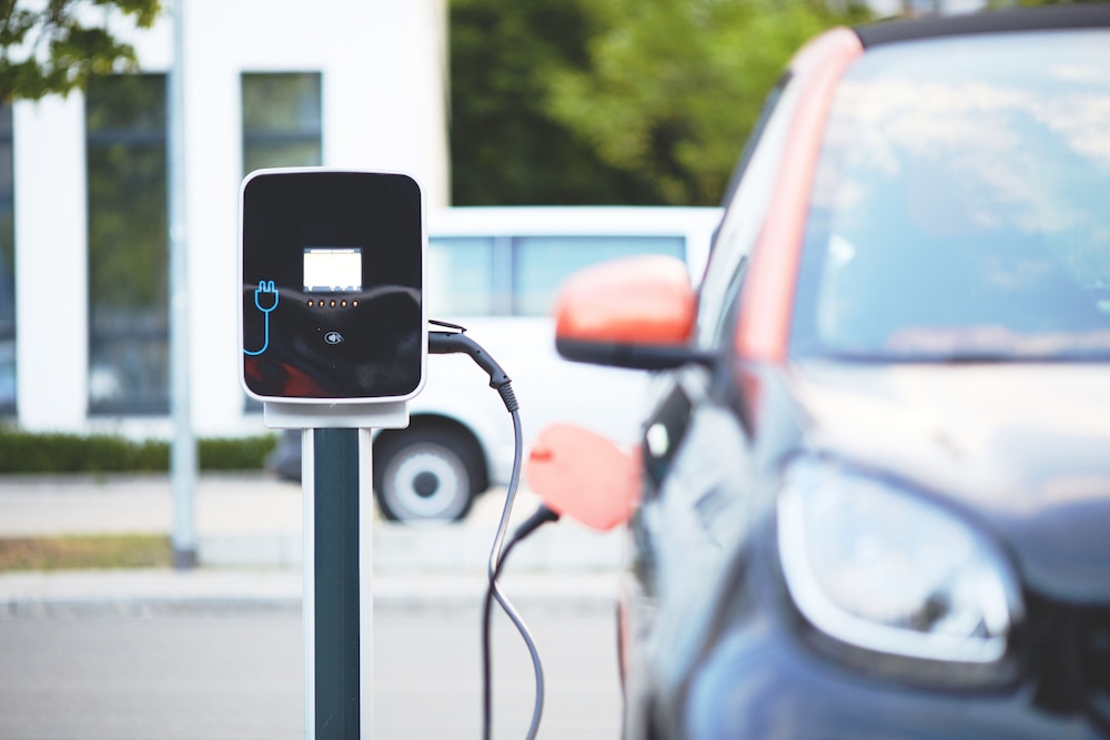 Electric vehicle charging station