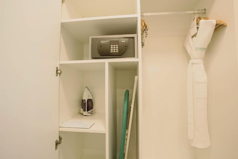 Iron/ironing board