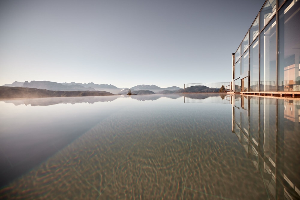 Infinity pool