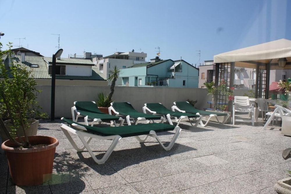 Sundeck