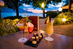 thumbnail: Outdoor dining