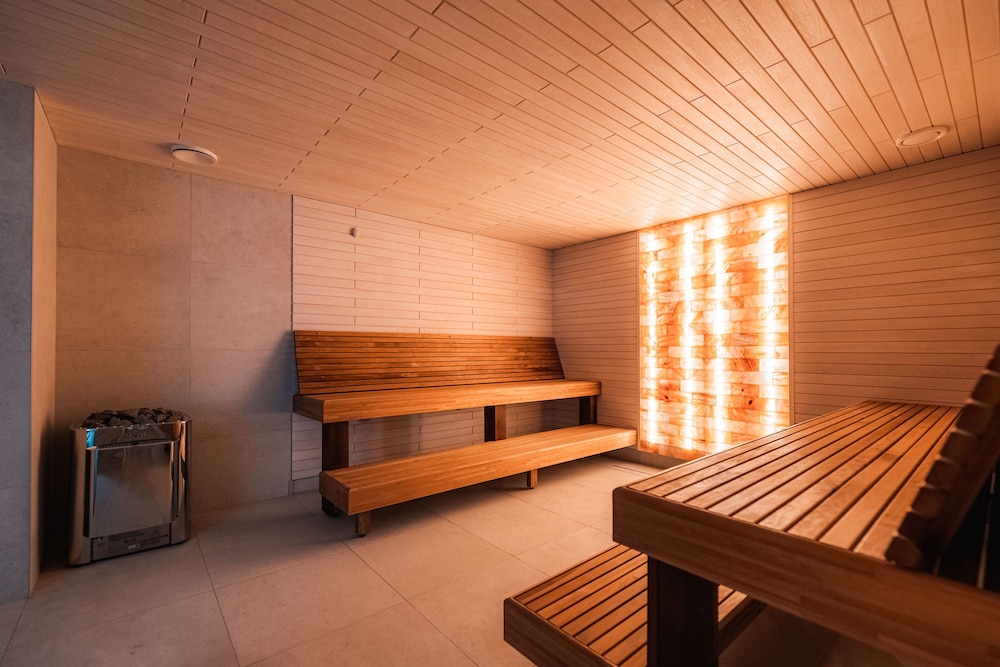 Indoor spa tub