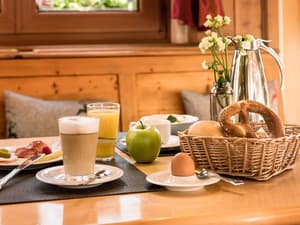 thumbnail: Breakfast area