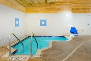 thumbnail: Outdoor spa tub