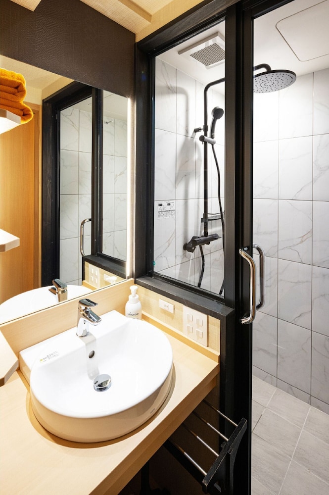 Bathroom shower