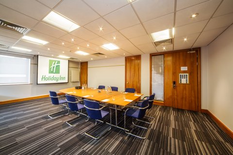Hold your meeting in our meeting room in Reading
