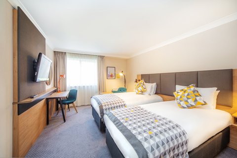 Enjoy two beds in our twin hotel rooms in Reading