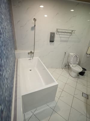 thumbnail: Deep soaking bathtub