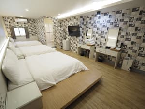 thumbnail: Room
