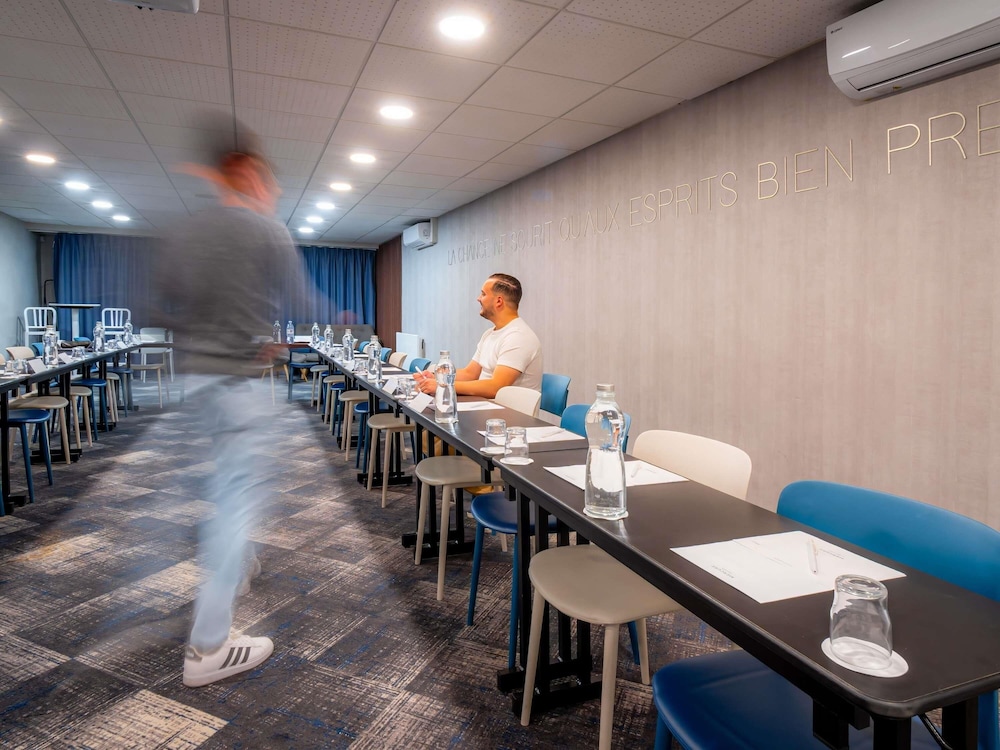 Meeting facility