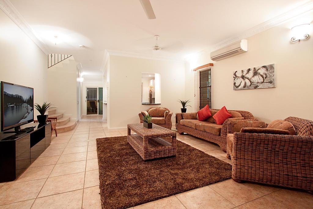 La Marina Waterfront Villa 10