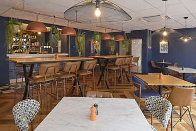 Dining,Dining Area,Restaurant,On-Site