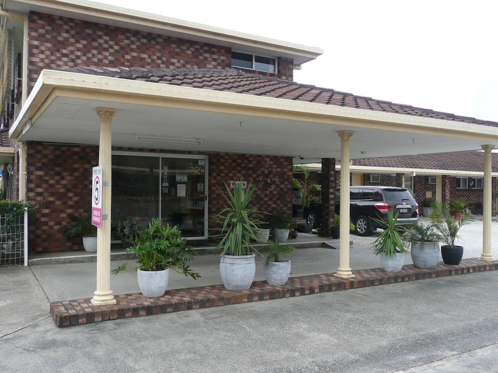 Check-in/check-out kiosk