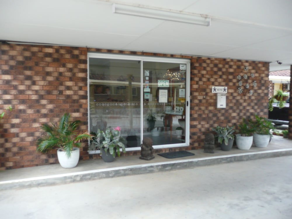 Check-in/check-out kiosk