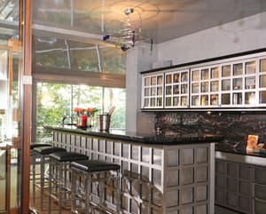 thumbnail: Bar (on property)