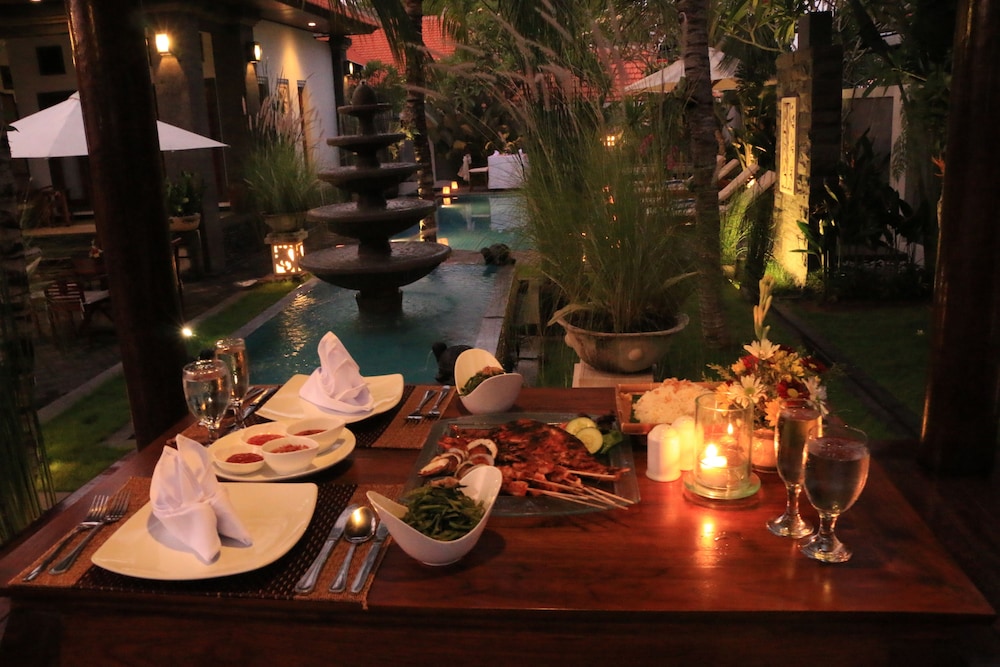 Couples dining