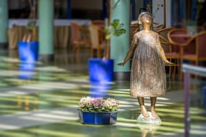 thumbnail: Lobby