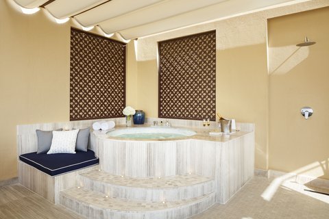 Jumeirah Mina Al Salam Two Bedroom Deluxe Family Room Balcony