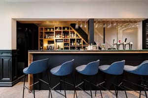 thumbnail: Bar (on property)