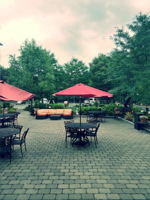 thumbnail: Outdoor dining