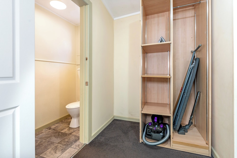 Iron/ironing board