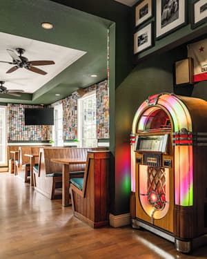 thumbnail: Bar (on property)