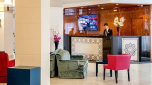 thumbnail: Interior entrance