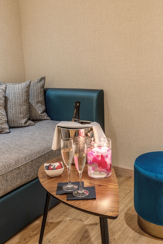 Champagne service