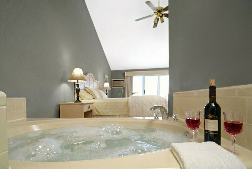 Private spa tub