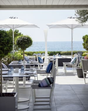 thumbnail: Outdoor dining