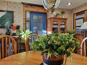 thumbnail: Dining room