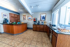 thumbnail: Breakfast area