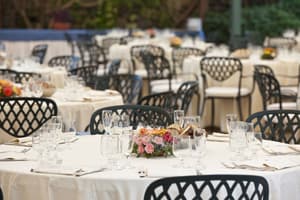 thumbnail: Outdoor dining