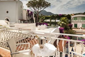thumbnail: Outdoor dining