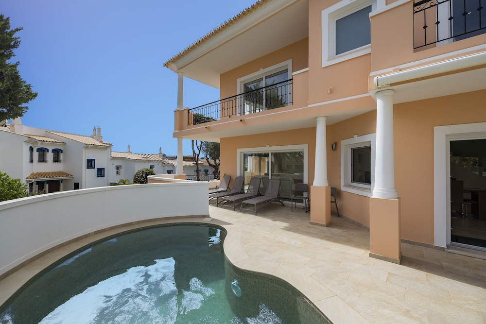 Private pool
