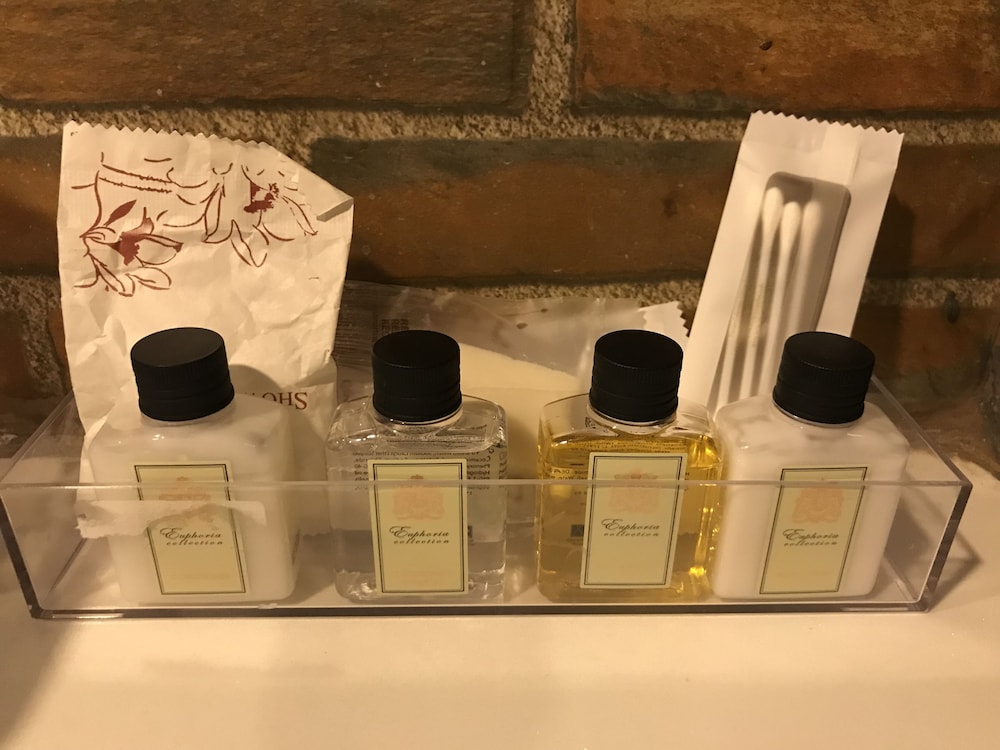 Bathroom amenities