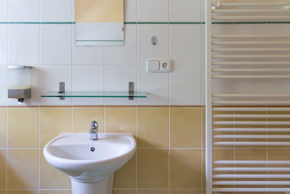 Bathroom sink