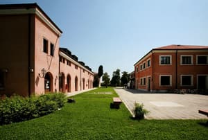 thumbnail: Exterior